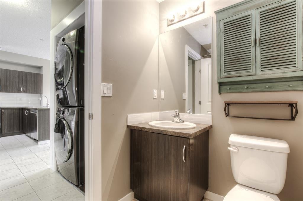 208-100 Cranfield Common Se, Calgary, AB - Indoor Photo Showing Laundry Room