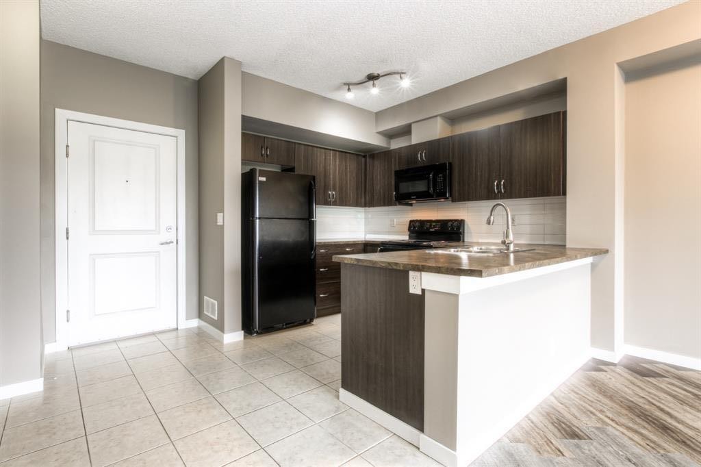 208-100 Cranfield Common Se, Calgary, AB - Indoor Photo Showing Kitchen