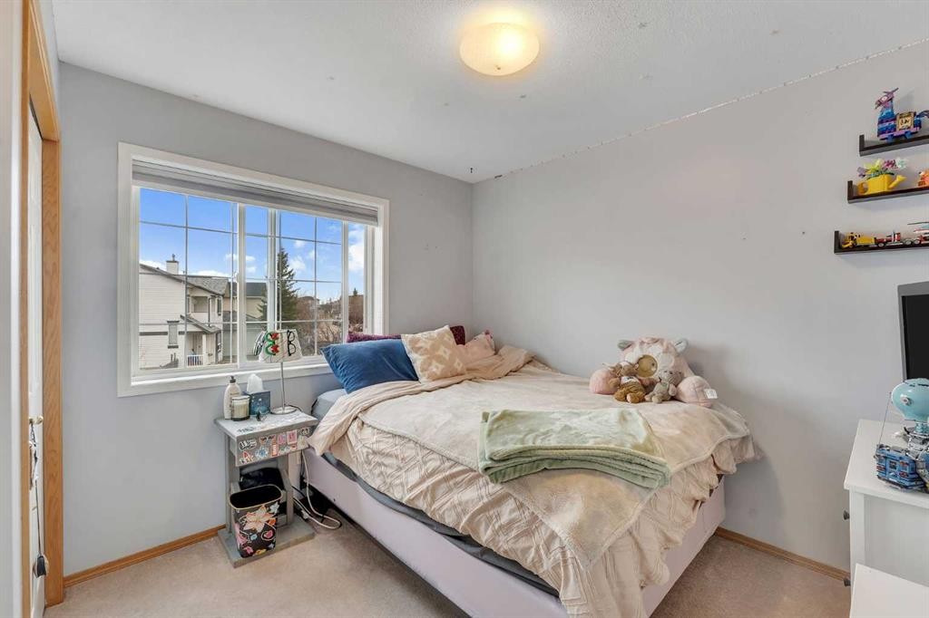 52 Covewood Green Ne, Calgary, AB - Indoor Photo Showing Bedroom