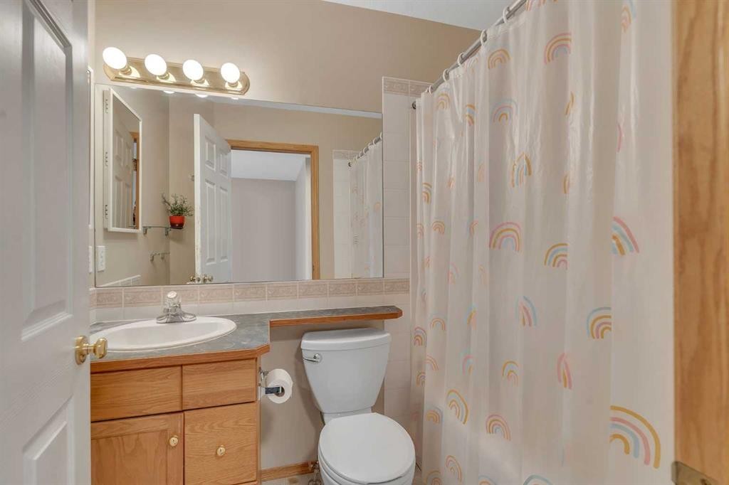 52 Covewood Green Ne, Calgary, AB - Indoor Photo Showing Bathroom