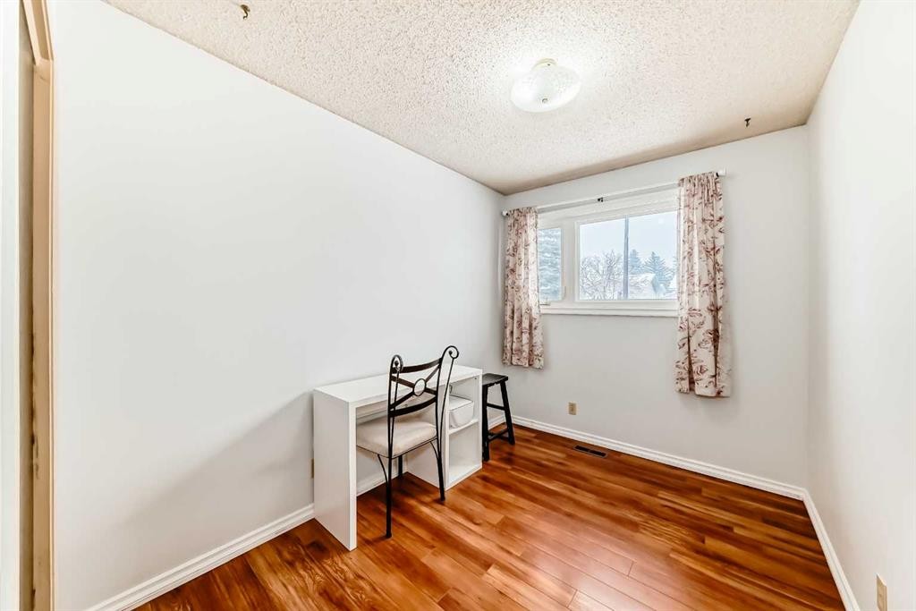 164 Rundlefield Crescent Ne, Calgary, AB - Indoor Photo Showing Other Room