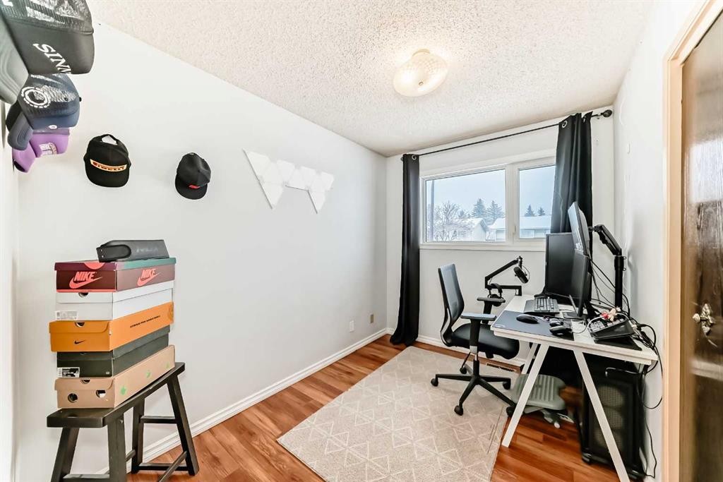 164 Rundlefield Crescent Ne, Calgary, AB - Indoor Photo Showing Office