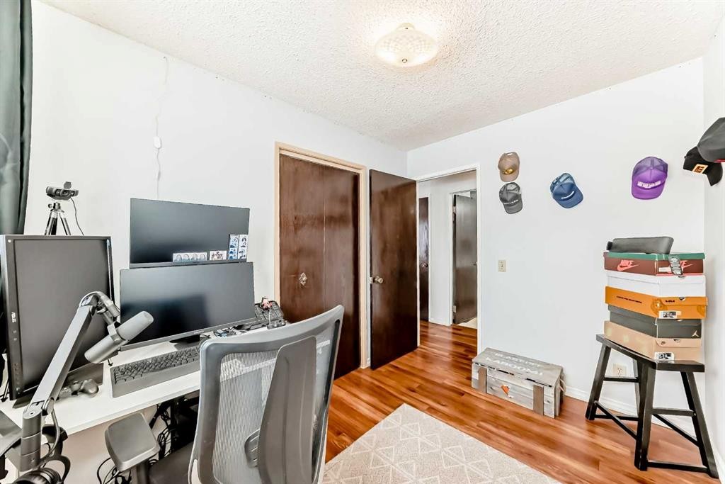 164 Rundlefield Crescent Ne, Calgary, AB - Indoor Photo Showing Other Room