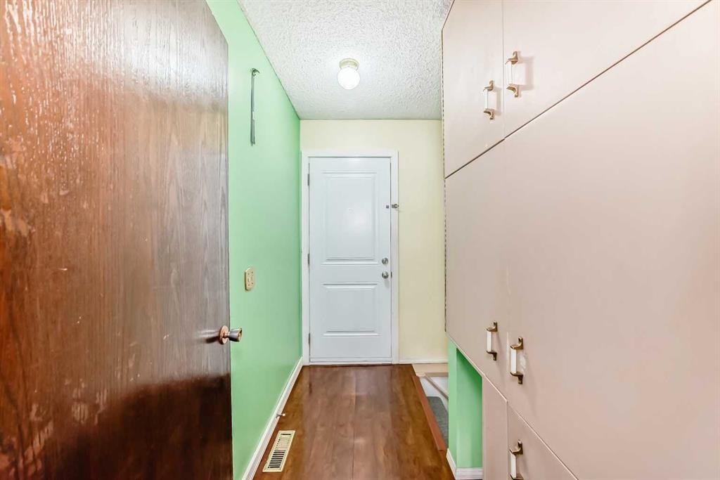 164 Rundlefield Crescent Ne, Calgary, AB - Indoor Photo Showing Other Room
