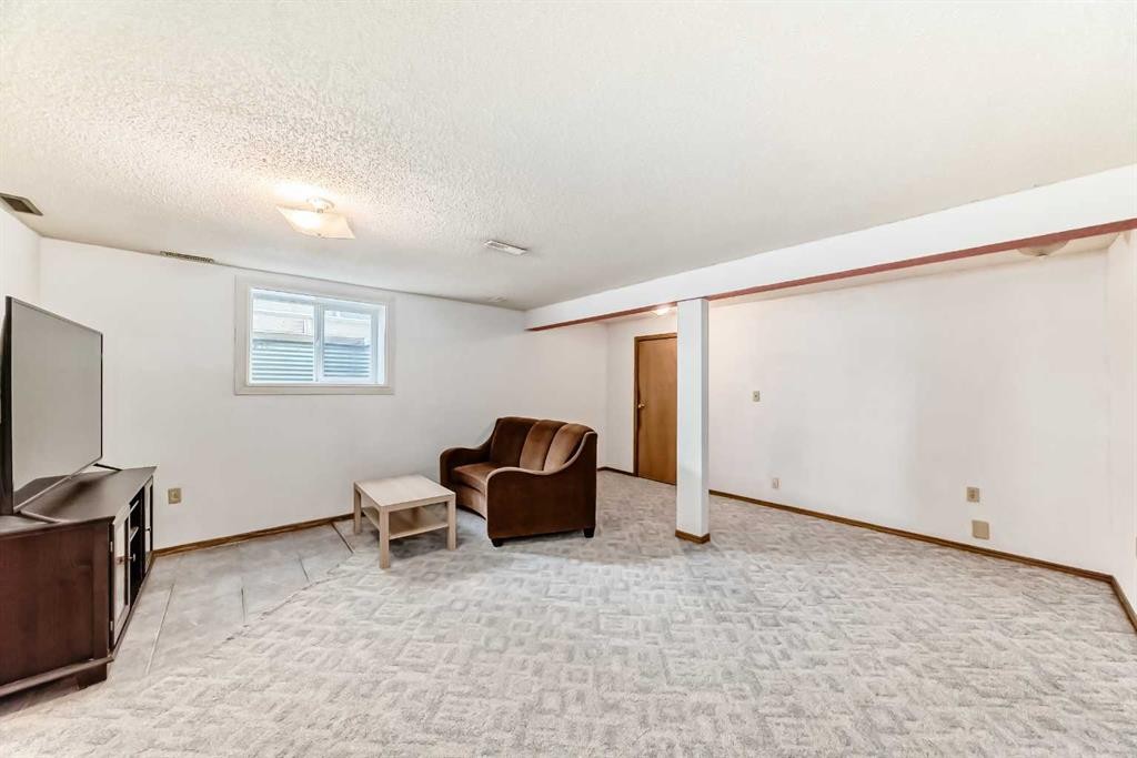 164 Rundlefield Crescent Ne, Calgary, AB - Indoor