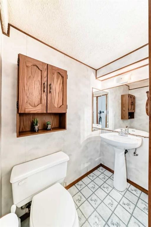 164 Rundlefield Crescent Ne, Calgary, AB - Indoor Photo Showing Bathroom