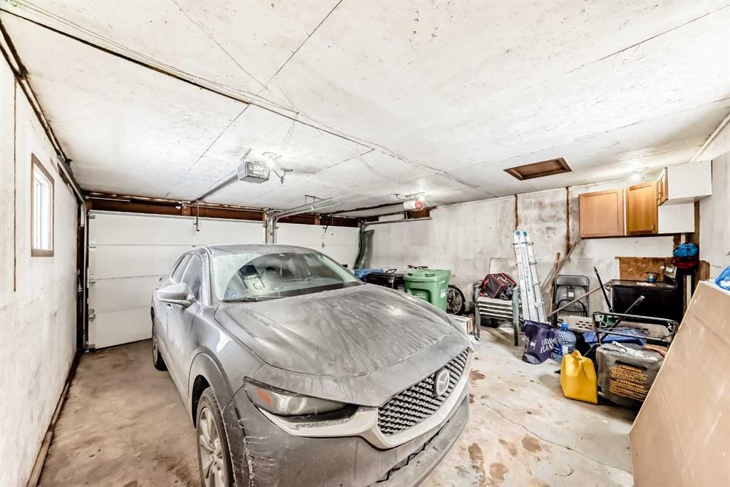 164 Rundlefield Crescent Ne, Calgary, AB - Indoor Photo Showing Garage