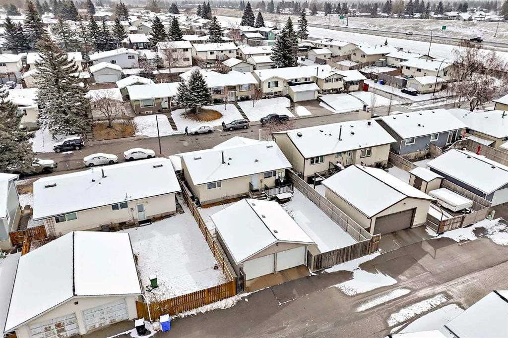 164 Rundlefield Crescent Ne, Calgary, AB - Outdoor