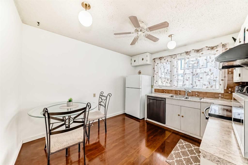 164 Rundlefield Crescent Ne, Calgary, AB - Indoor Photo Showing Kitchen With Double Sink