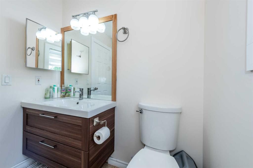 39 Tararidge Drive Ne, Calgary, AB - Indoor Photo Showing Bathroom