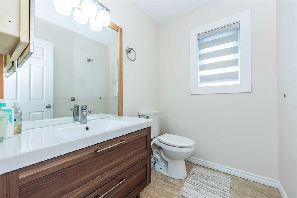 39 Tararidge Drive Ne, Calgary, AB - Indoor Photo Showing Bathroom