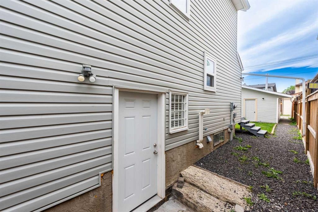 39 Tararidge Drive Ne, Calgary, AB - Outdoor With Exterior