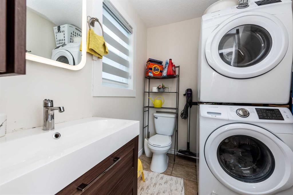 39 Tararidge Drive Ne, Calgary, AB - Indoor Photo Showing Laundry Room