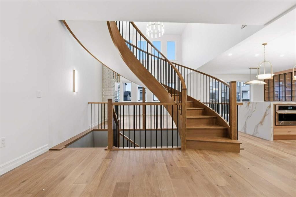 356 Greenwich Drive Nw, Calgary, AB - Indoor Photo Showing Other Room