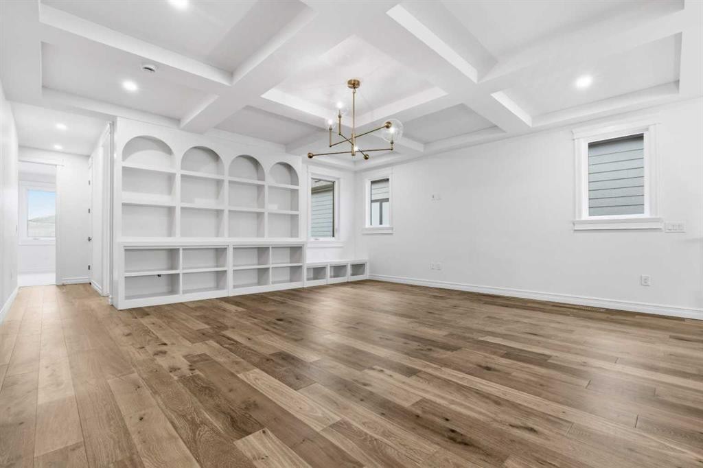 356 Greenwich Drive Nw, Calgary, AB - Indoor Photo Showing Other Room