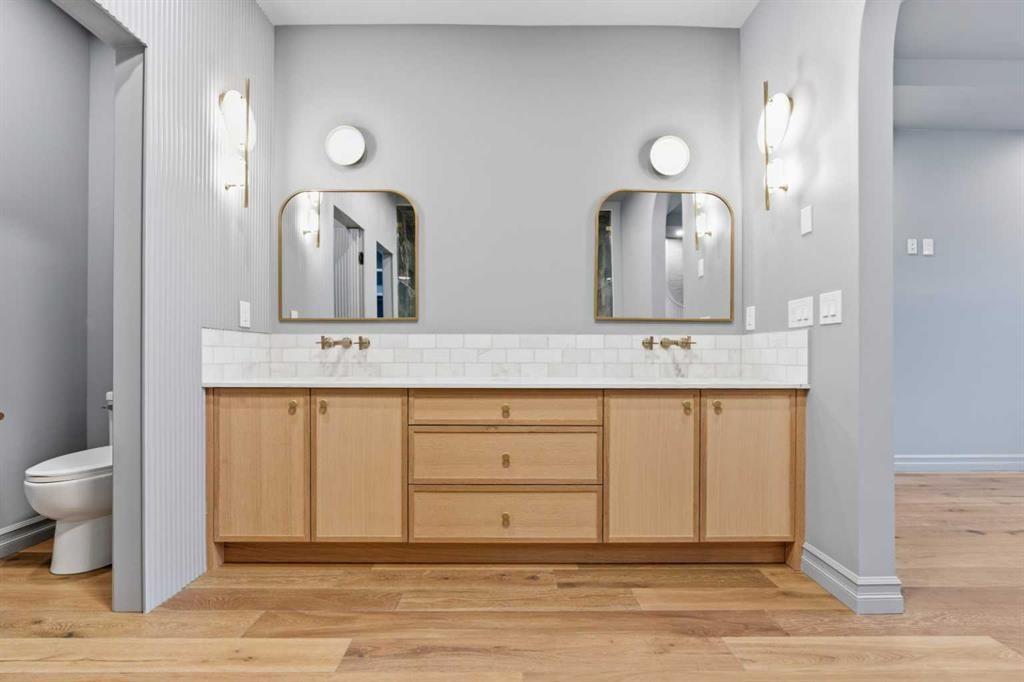 356 Greenwich Drive Nw, Calgary, AB - Indoor Photo Showing Bathroom