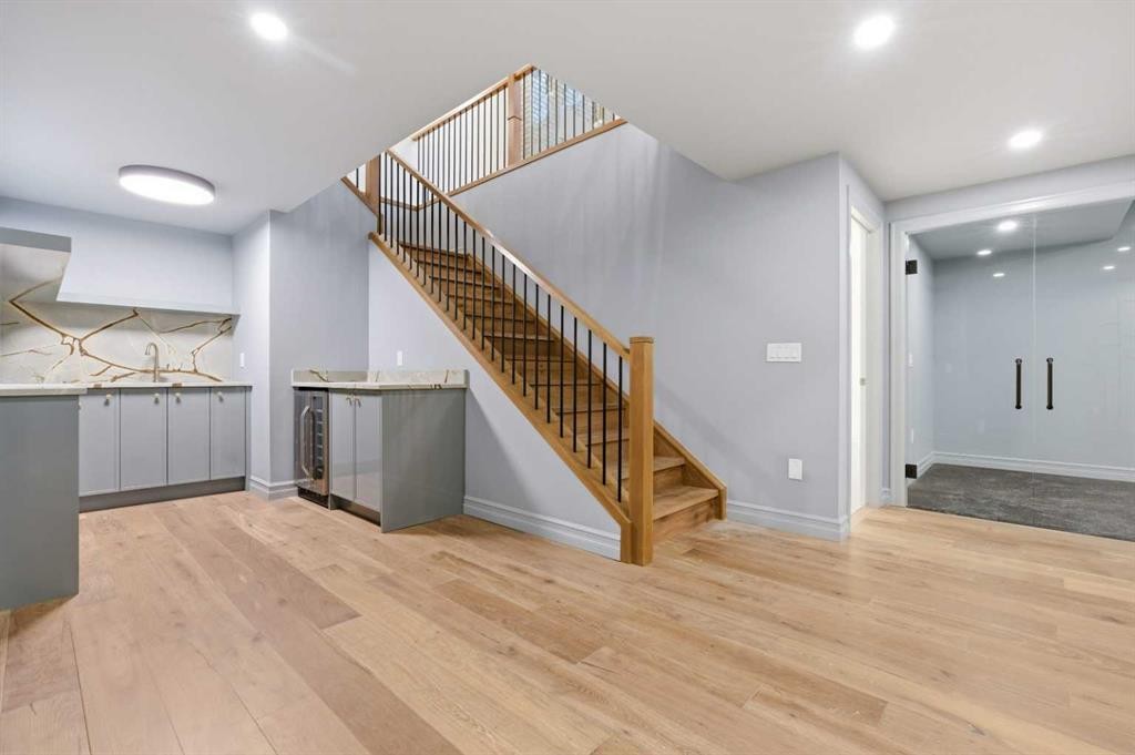 356 Greenwich Drive Nw, Calgary, AB - Indoor Photo Showing Other Room