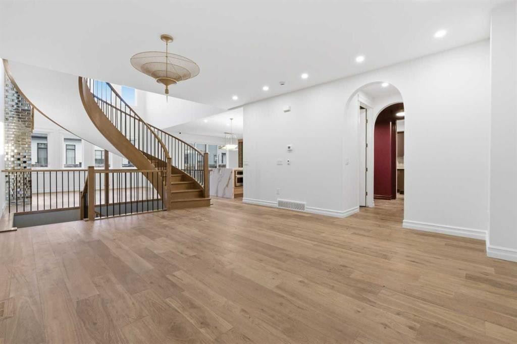 356 Greenwich Drive Nw, Calgary, AB - Indoor Photo Showing Other Room