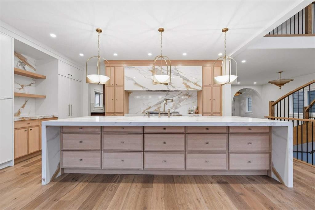 356 Greenwich Drive Nw, Calgary, AB - Indoor Photo Showing Kitchen