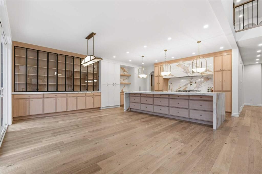 356 Greenwich Drive Nw, Calgary, AB - Indoor Photo Showing Kitchen