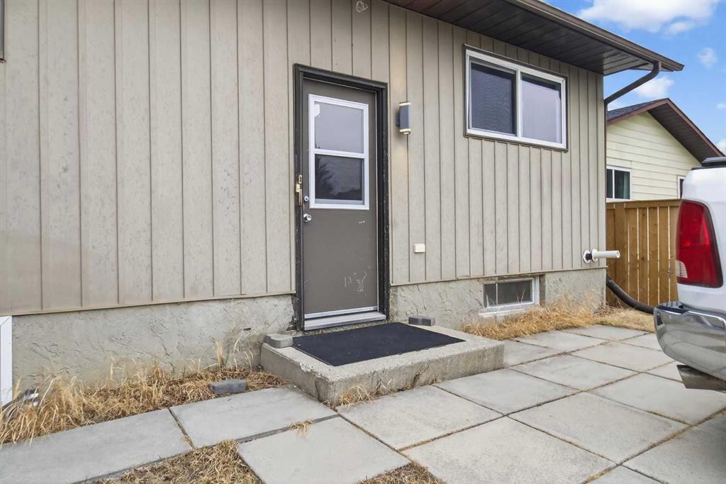 27 Bedford Road Ne, Calgary, AB - Outdoor With Exterior