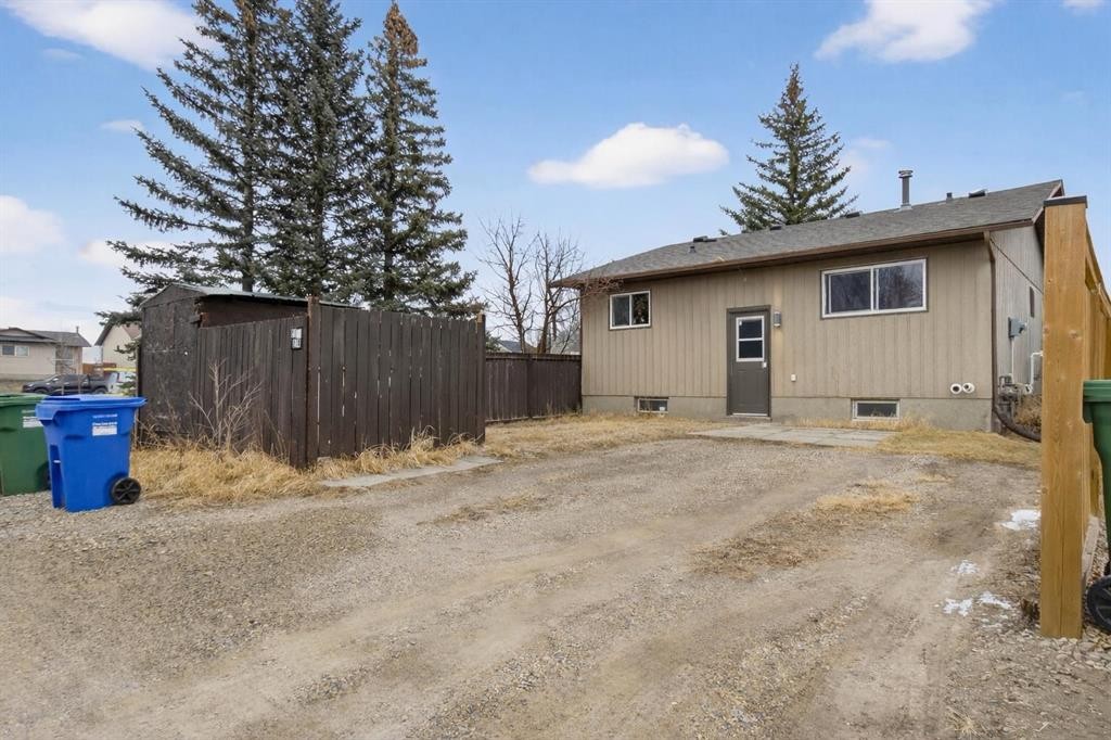 27 Bedford Road Ne, Calgary, AB - Outdoor
