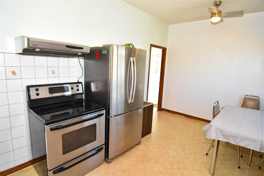 253215 Range Road 280, Delacour, AB - Indoor Photo Showing Kitchen