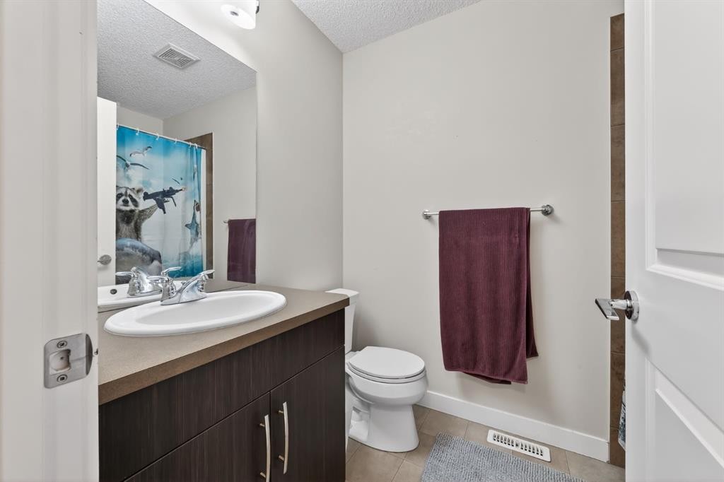 203 Fireside Parkway, Cochrane, AB - Indoor Photo Showing Bathroom