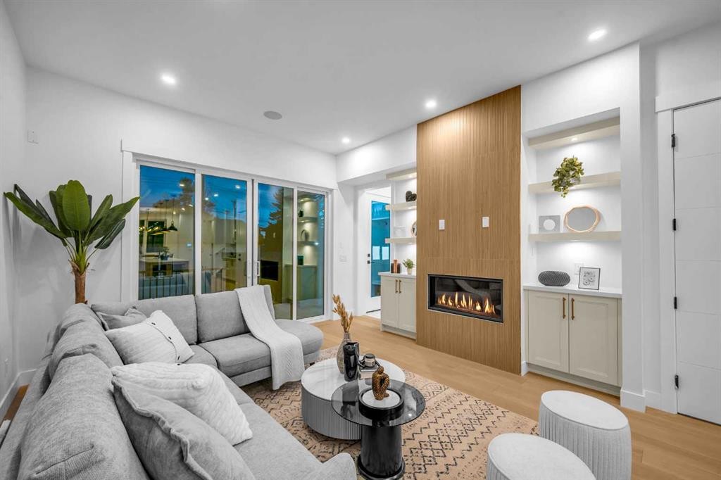 2435 52 Avenue Sw, Calgary, AB - Indoor Photo Showing Living Room With Fireplace