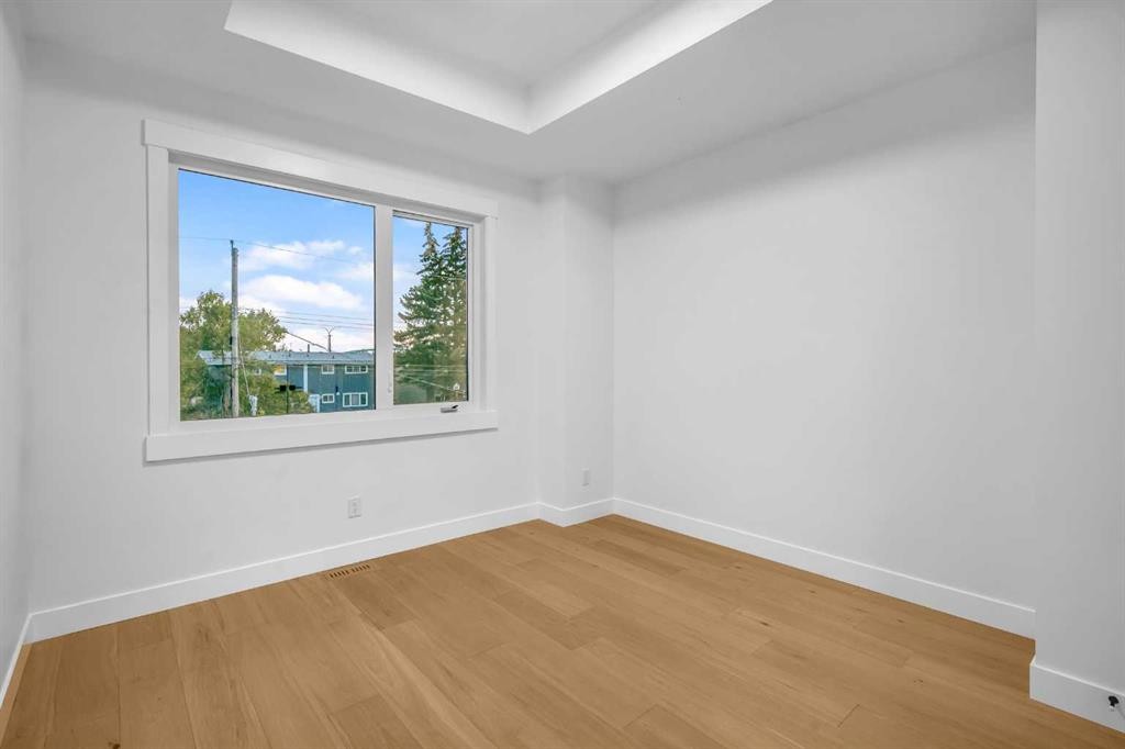 2435 52 Avenue Sw, Calgary, AB - Indoor Photo Showing Other Room