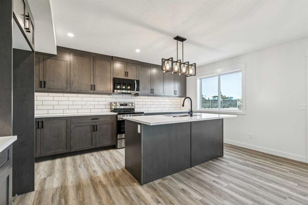 26A Poplar Ridge Close, Didsbury, AB - Indoor Photo Showing Kitchen With Upgraded Kitchen