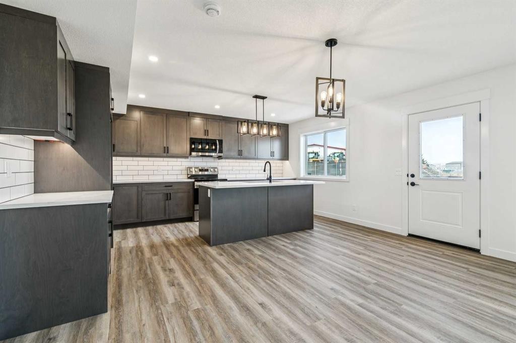26A Poplar Ridge Close, Didsbury, AB - Indoor Photo Showing Kitchen With Upgraded Kitchen