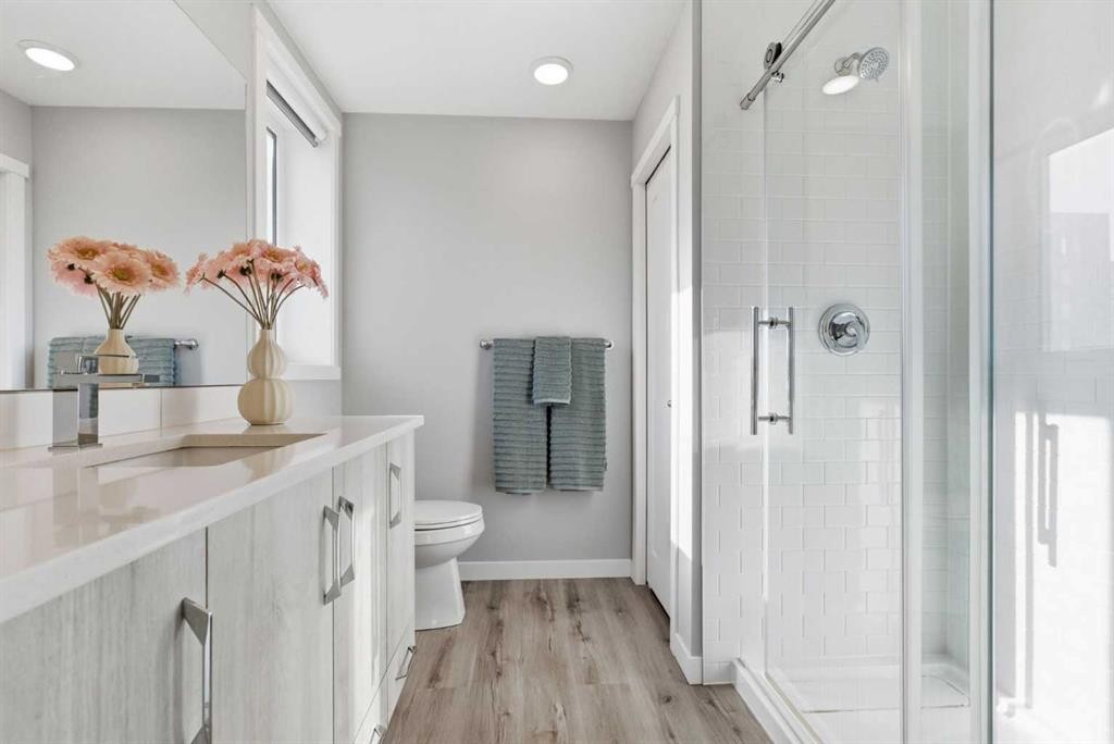 301-71 Shawnee Common Sw, Calgary, AB - Indoor Photo Showing Bathroom