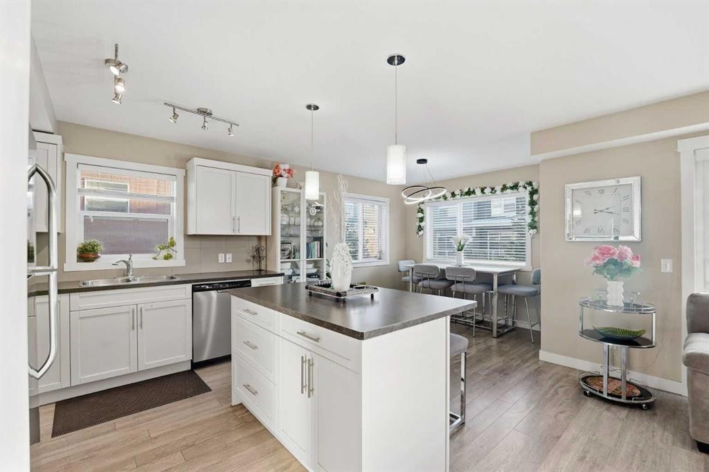 427 Redstone View Ne, Calgary, AB - Indoor Photo Showing Kitchen