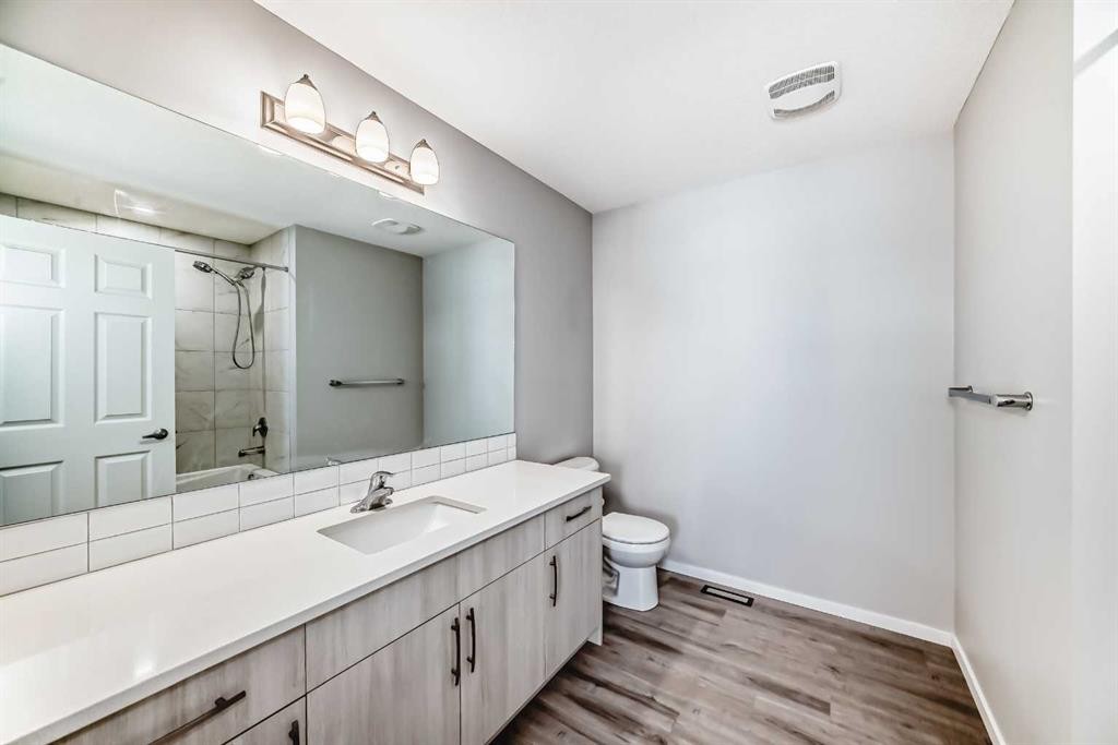 224 Carringham Way Nw, Calgary, AB - Indoor Photo Showing Bathroom