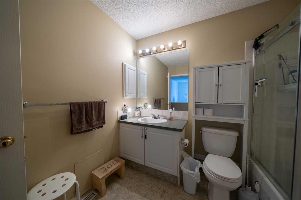 11 Arbour Stone Crescent Nw, Calgary, AB - Indoor Photo Showing Bathroom