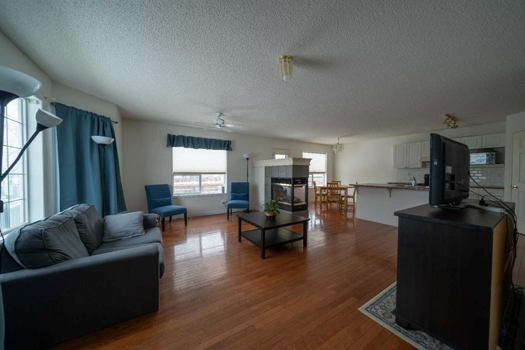 11 Arbour Stone Crescent Nw, Calgary, AB - Indoor Photo Showing Living Room