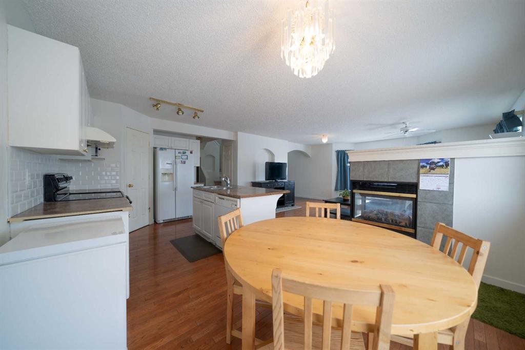 11 Arbour Stone Crescent Nw, Calgary, AB - Indoor Photo Showing Dining Room