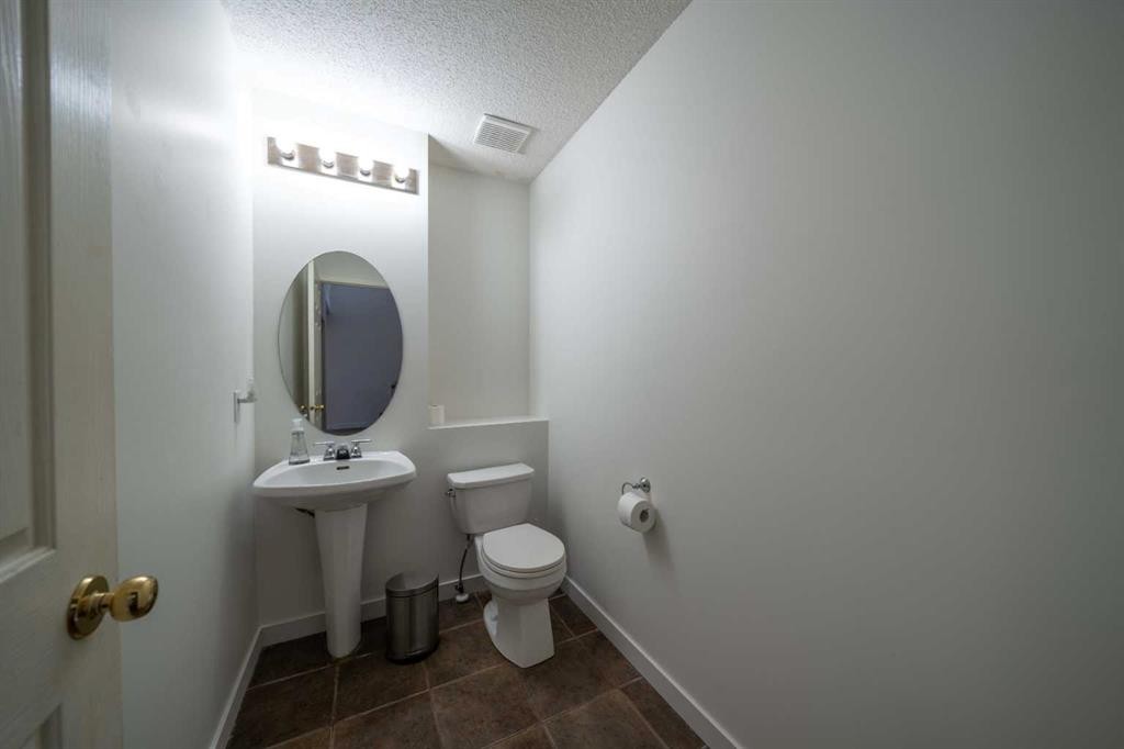 11 Arbour Stone Crescent Nw, Calgary, AB - Indoor Photo Showing Bathroom