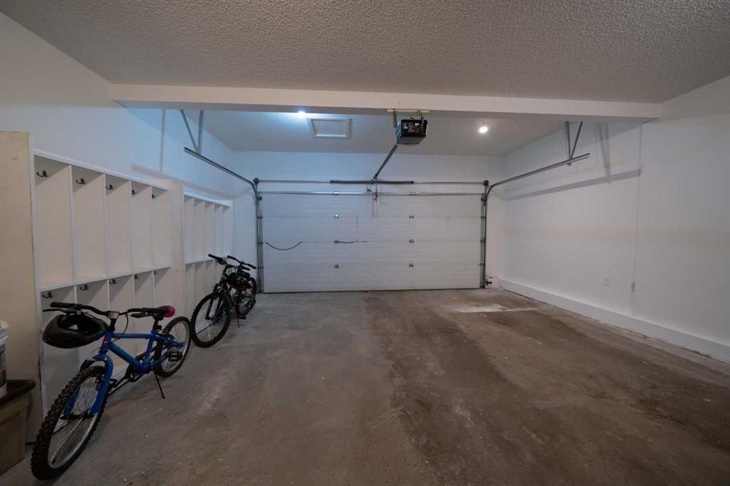 11 Arbour Stone Crescent Nw, Calgary, AB - Indoor Photo Showing Garage