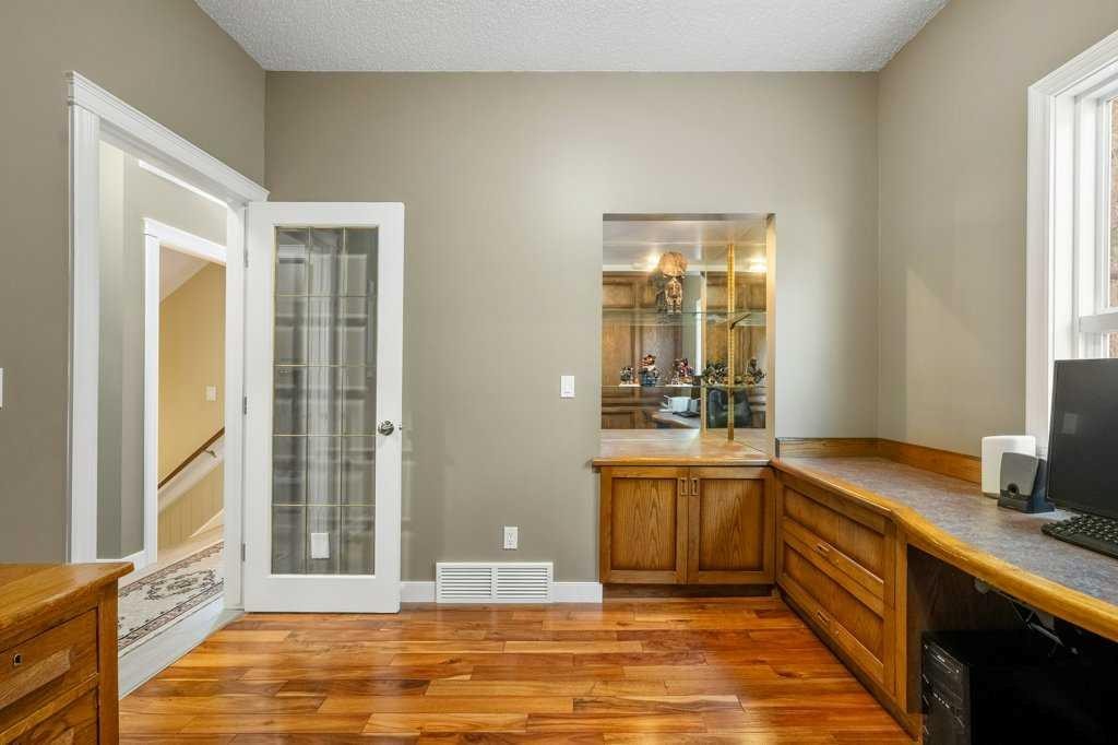 44 Deerbrook Crescent Se, Calgary, AB - Indoor Photo Showing Other Room