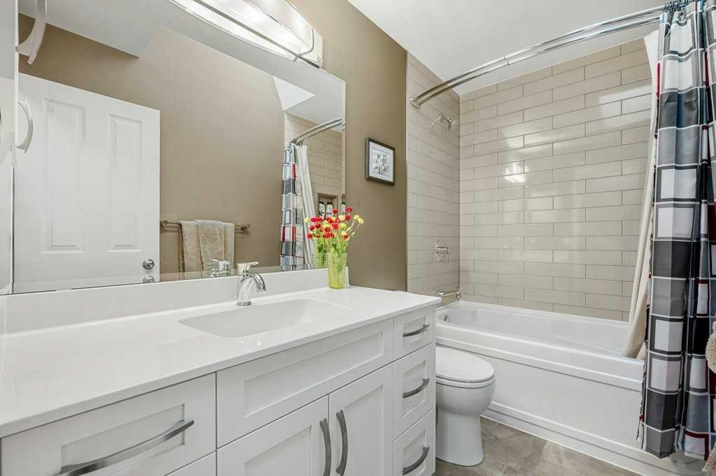 44 Deerbrook Crescent Se, Calgary, AB - Indoor Photo Showing Bathroom