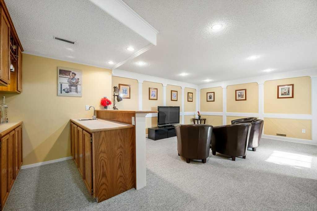 44 Deerbrook Crescent Se, Calgary, AB - Indoor