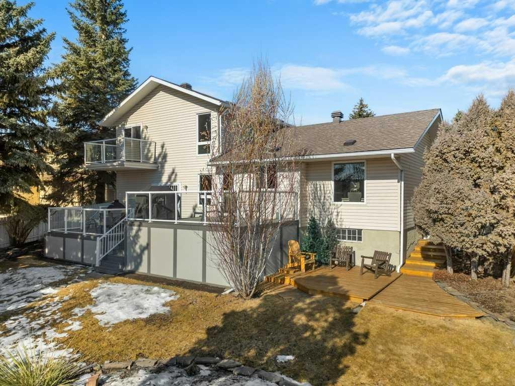 44 Deerbrook Crescent Se, Calgary, AB - Outdoor