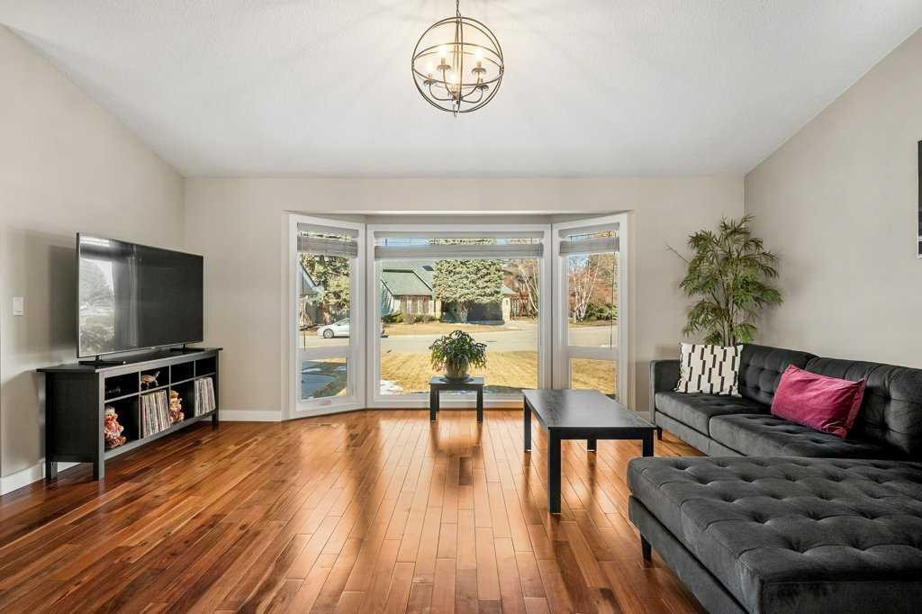 44 Deerbrook Crescent Se, Calgary, AB - Indoor Photo Showing Living Room