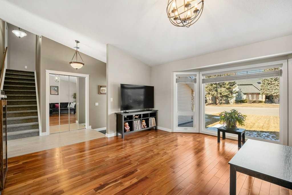 44 Deerbrook Crescent Se, Calgary, AB - Indoor Photo Showing Living Room