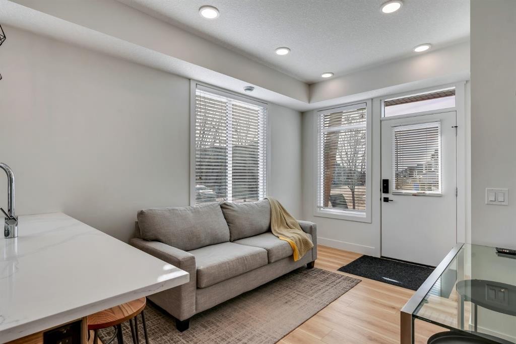 272 Seton Passage Se, Calgary, AB - Indoor