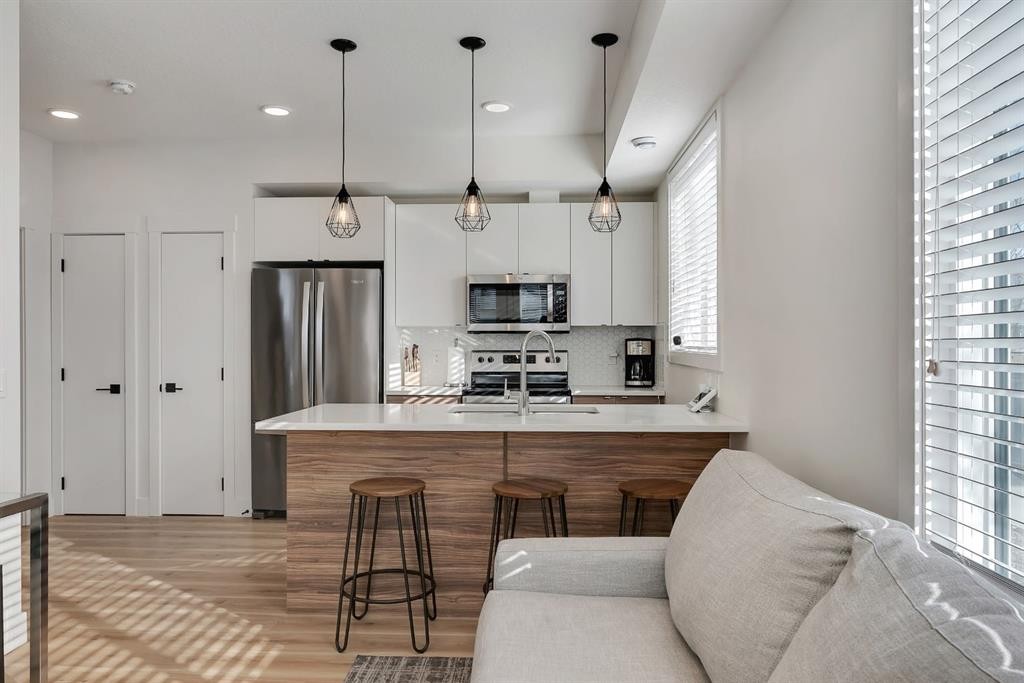 272 Seton Passage Se, Calgary, AB - Indoor Photo Showing Kitchen With Upgraded Kitchen