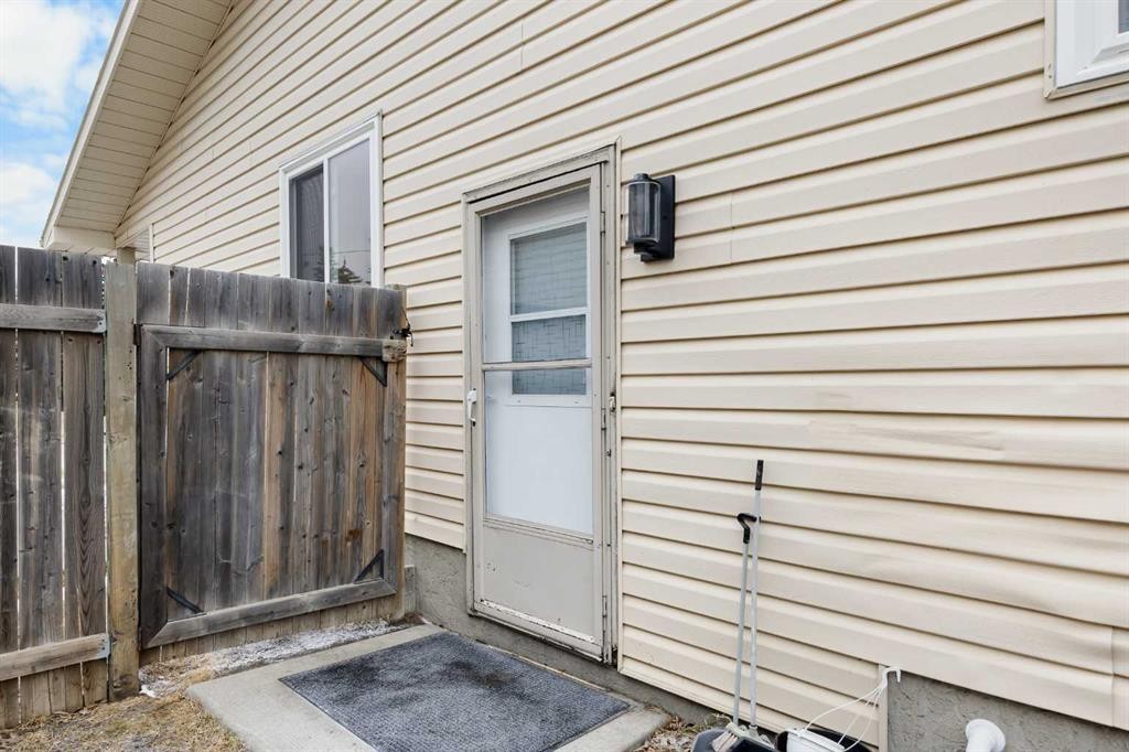 23 Edgedale Road Nw, Calgary, AB - Outdoor With Exterior