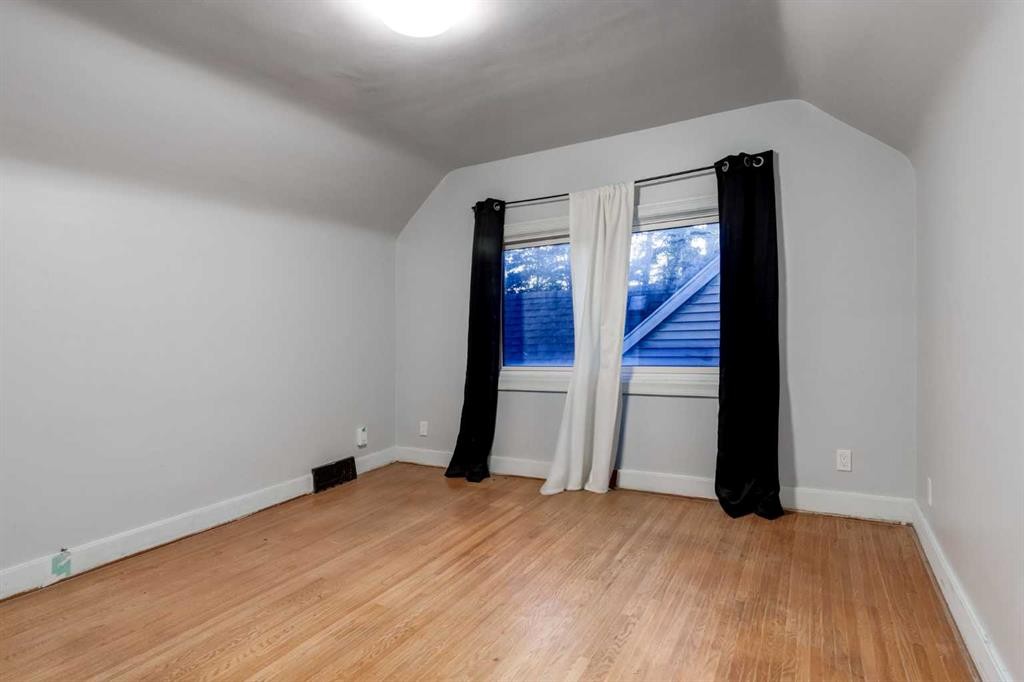 1424 Premier Way Sw, Calgary, AB - Indoor Photo Showing Other Room